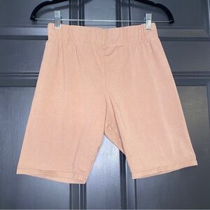 Good American Essential Bike Shorts in Putty Size 4 = US XL